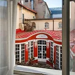 2bd Old Town Courtyard *