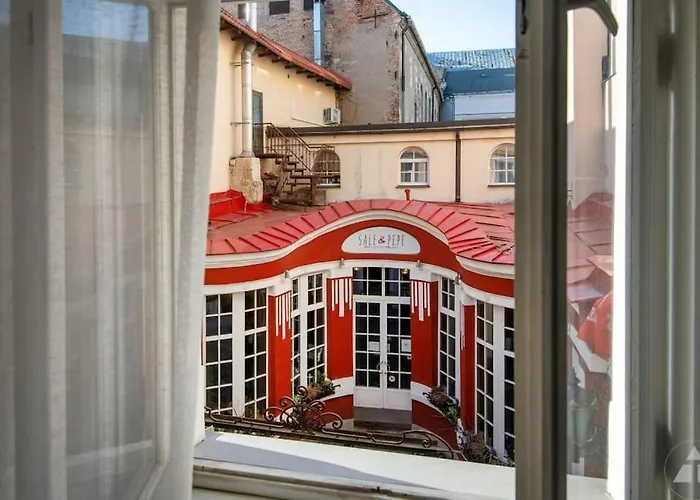 2bd Old Town Boutique *