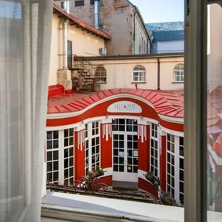 2bd Old Town Courtyard *