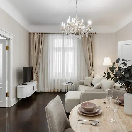 Old Town Luxe | Boutique 2br ריגה